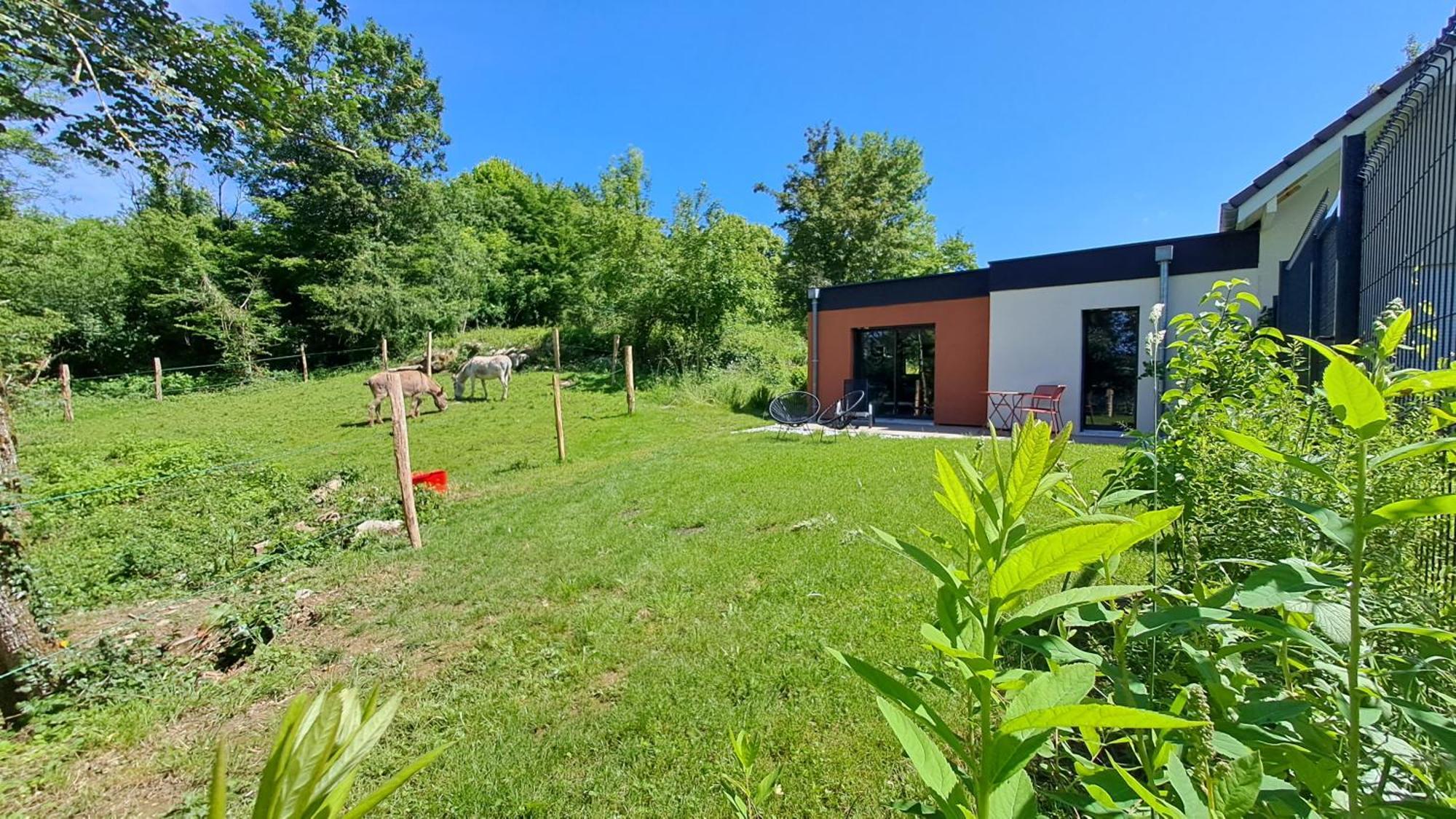 Logement Neuf A 2 Pas Du Lac La Bridoire Экстерьер фото